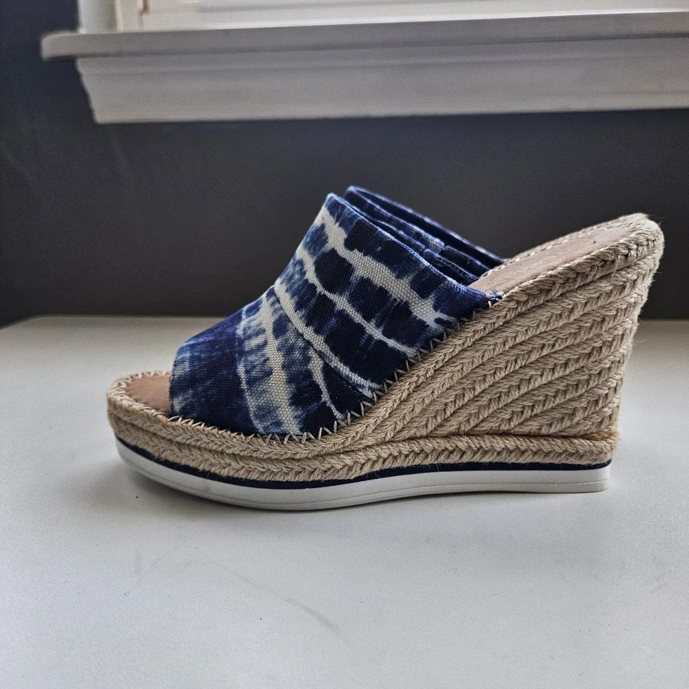 TOMS Monica Wedge Sandals Size 6.5 Indigo Tie Dye Canvas Espadrille Resort